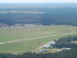 Flugplatz Deuthen/Dajtki aus der Luft, Foto: Marek Cel, CC-BY-SA-3.0, GFDL