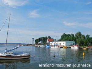 Der Hafen von Tolkmicko/Tolkemit am Haffufer, Foto: Polimerek, CC-BY-SA-3.0,2.5,2.0,1.0